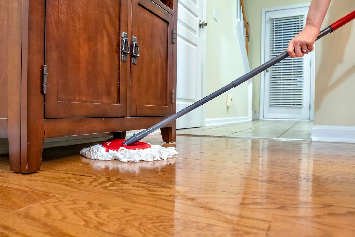 O-Cedar EasyWring Microfiber Spin Mop Detail Angle